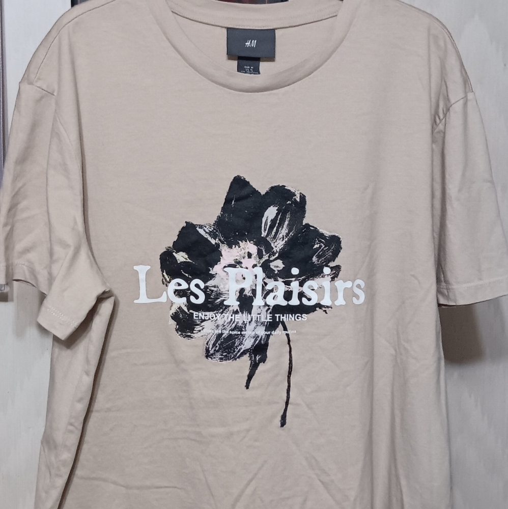 Les Plaisirs Tshirt Size Medium